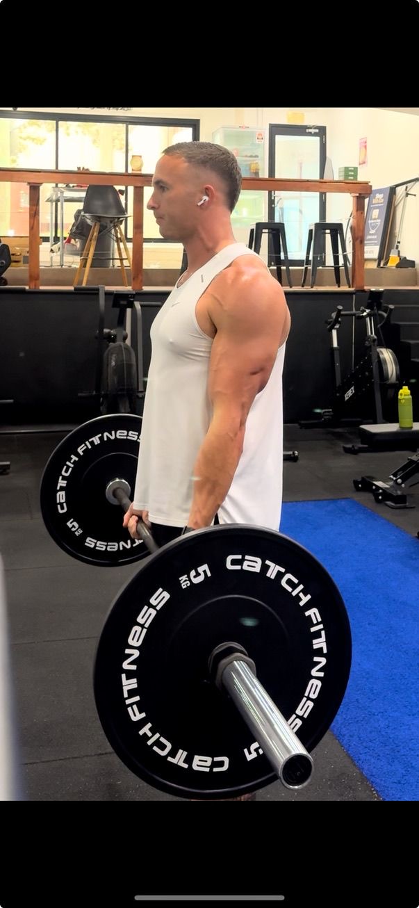Mac training in the gym